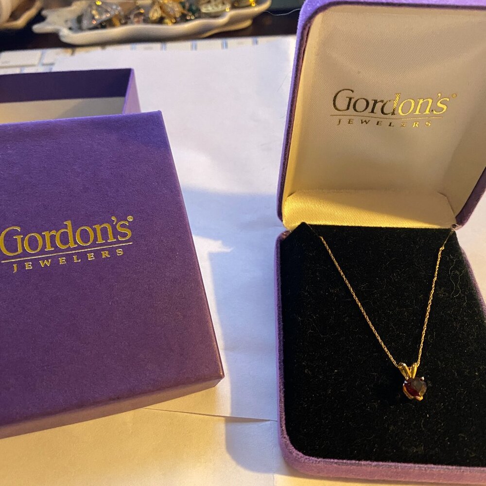 10Kt Solid Gold 18"Chain and Garnett Heart Necklace